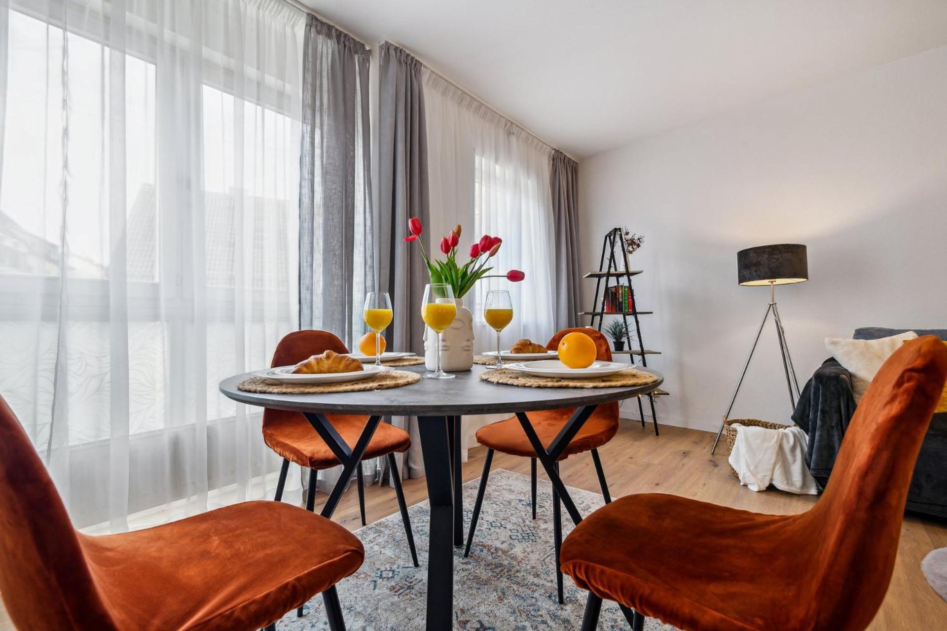 Comfort Apartment - Self-Check-In - 2 Schlafzimmer - Bis 5 Pers - Zentrumnah - Parkplatz - Wifi - Balkon Neunkirchen  Buitenkant foto