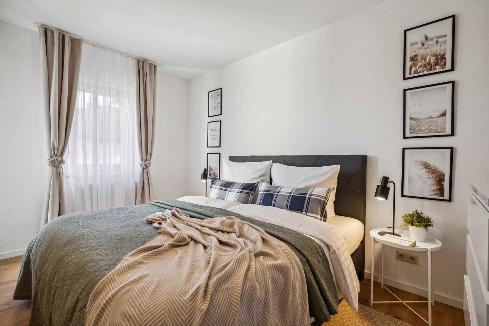Comfort Apartment - Self-Check-In - 2 Schlafzimmer - Bis 5 Pers - Zentrumnah - Parkplatz - Wifi - Balkon Neunkirchen  Buitenkant foto